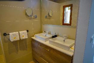 Santa Cruz del Comercio Bed & Breakfast | Discover El Amparo: Oceanfront Retreat with Top Amenities
