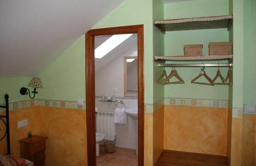 Quintanilla De Babia House | Discover El Aposento De Babia: Child-Friendly Retreat