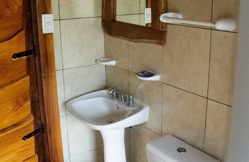 Potrero de los Funes House | Family-Friendly El Araucaria Apart with Pool Access