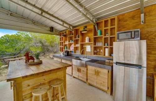 Dripping Springs House | Pet-Friendly Tipi Arbol with Pool & AC in La Fortuna