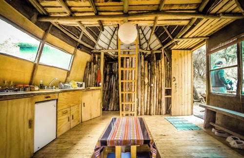 Lo Barnechea Cabin | Eco-Friendly El Arca Azul Cabin with Spa & Breakfast