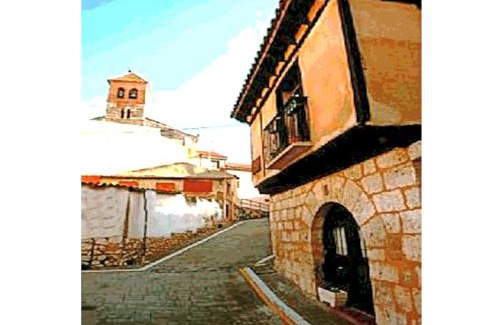 Simancas House | Discover El Arcon: Pet-Friendly Haven with Breakfast & Kitchen