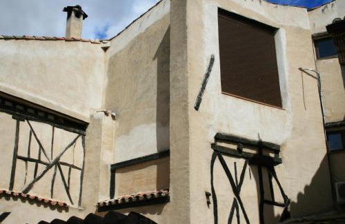 Simancas House | Discover El Arcon: Pet-Friendly Haven with Breakfast & Kitchen