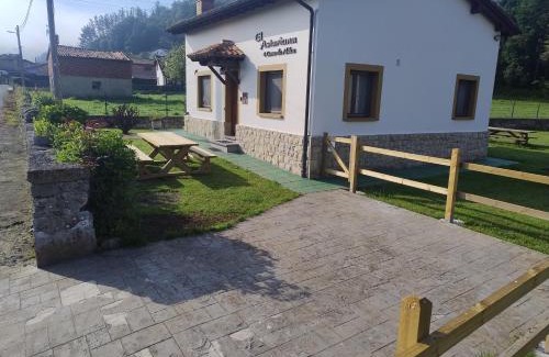 Intriago House | Family-Friendly Stay at Casa Rural El Asturianu