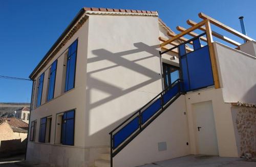 Olmos de Penafiel Villa | Discover EL BAILE: Cozy Retreat with Jacuzzi near Peñafiel