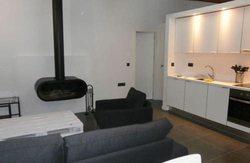 Olmos de Penafiel Villa | Discover EL BAILE: Cozy Retreat with Jacuzzi near Peñafiel