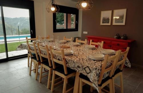 Espinelves Ski Chalet | Cozy El Balcó d'Espinelves with Oceanfront Views