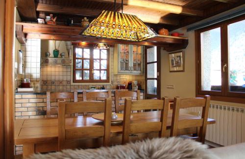 Sallent de Gallego House | Discover El Balcón del Garmo: 4-Star Family-Friendly Escape