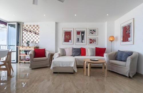 Cullera Apartment | Oceanfront Retreat: El Balcón del Mar with Pool and Views