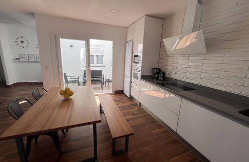Algodonales Apartment | El Balcón: Family-Friendly Retreat with Spa & Breakfast