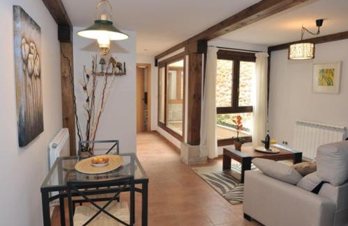 El Burgo de Osma Apartment | Discover El Balcon De La Catedral: Family-Friendly Retreat