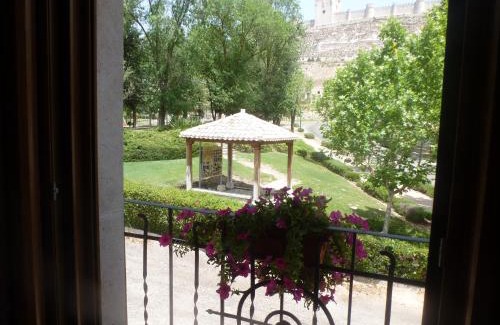 Penafiel House | Pet-Friendly El Balcon de Peñafiel with High Guest Ratings