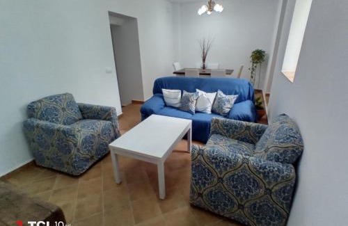 Cazalla De La Sierra House | Experience El Barranquillo: Family-Friendly with a Pool
