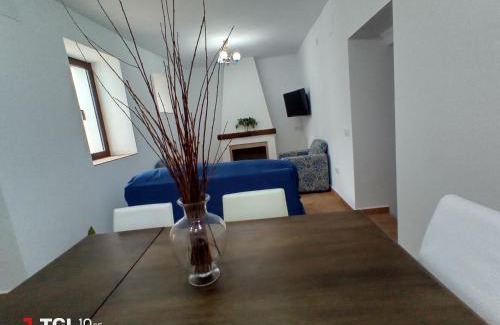 Cazalla De La Sierra House | Experience El Barranquillo: Family-Friendly with a Pool