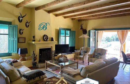 Pago de San Clemente House | Experience EL BAUZAL DE TRUJILLO: Oceanfront & Family Friendly