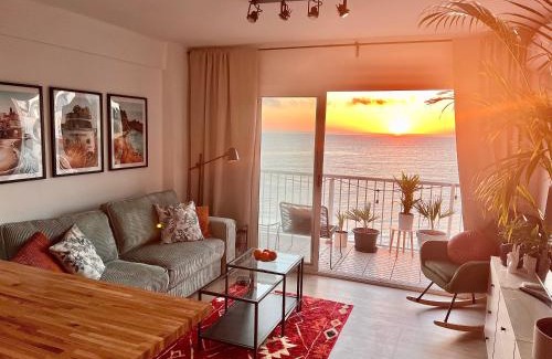 Faro de Cullera Apartment | Oceanfront Relaxation at El Bikini Cullera - 4 Stars, Rated 9.1
