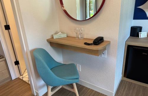 St. Helena Hotel | El Bonita Motel: Family-Friendly Retreat with Ocean Views