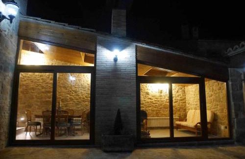 Freixenet House | Historical El Bressol de Cal Feixas with Family-Friendly Amenities