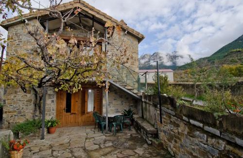 Laspuna Apartment | Discover El Cajigar: Pet-Friendly Retreat for 6-8 Guests