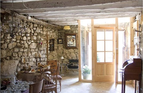 Loarre House | Discover El Callejon De Andrese: Breakfast & 8.7/10 Rated