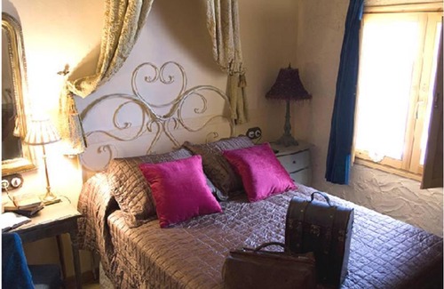 Loarre House | Discover El Callejon De Andrese: Breakfast & 8.7/10 Rated