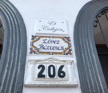 Leon House | Comfortable El Callejon Guest House with Kitchen Access