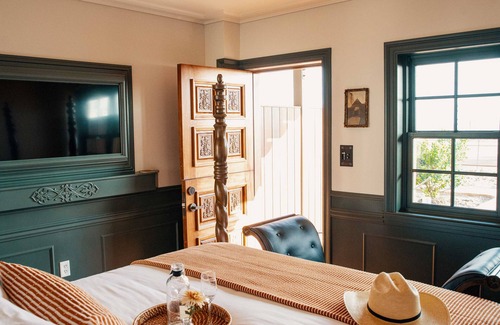 Capistrano Beach Hotel | Relax at El Caminante Bar & Bungalows with Ocean View Pool