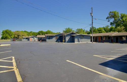 Tallahassee Hotel | Relaxing Stay at El Camino Motel with Spa Amenities