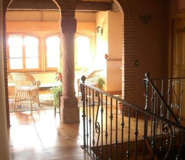 Villovela de Piron House | Experience El Camino Real: Pet-Friendly with Breakfast