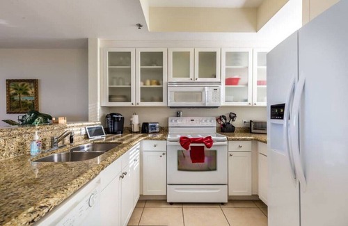 Ruskin Condo | Beachfront Bliss! 2-Bedroom Resort with Ocean Views