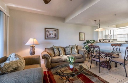 Ruskin Condo | Beachfront Bliss! 2-Bedroom Resort with Ocean Views