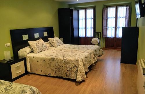 Cue House | Guest Rated El Capricho: Family-Friendly Retreat Awaits