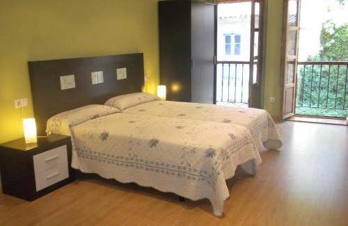 Cue House | Guest Rated El Capricho: Family-Friendly Retreat Awaits