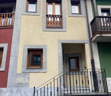 Pola de Siero House | Discover El Capricho: Family-Friendly with 9.2/10 Rating