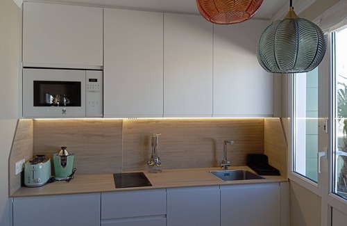 Gijon City Centre Apartment | El Capricho Suite La Terraza with Spa & Hot Tub Access