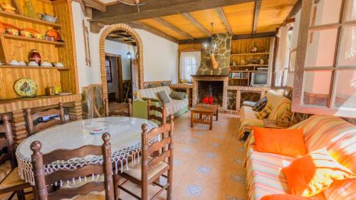 Illora House | Highly Rated El Carpintero Íllora with Private Pool Retreat