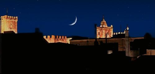 Distrito Centro-Casco-Antiguo Apartment | Discover El Castúo: Historic Center Hotel with Parking