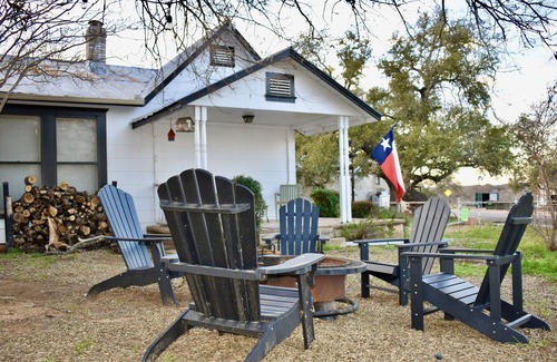 Castell House | Relax at “El Castellito” by the Llano River - 10/10 Rated