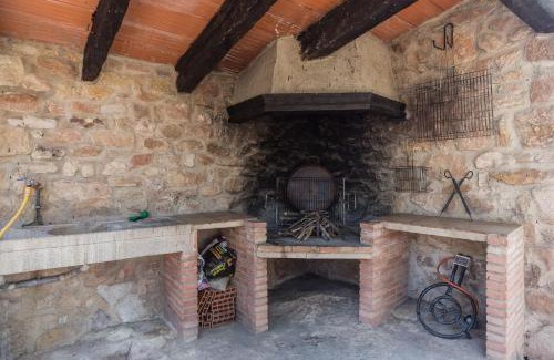 Mora de Rubielos House | Stunning El Castillico de Mar: Oceanfront Pet-Friendly Retreat
