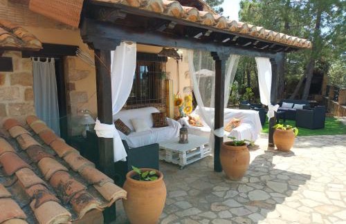 Mora de Rubielos House | Stunning El Castillico de Mar: Oceanfront Pet-Friendly Retreat
