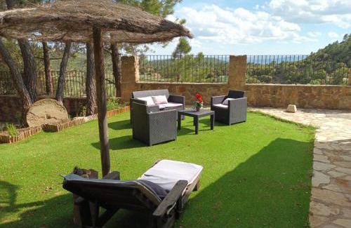 Mora de Rubielos House | Stunning El Castillico de Mar: Oceanfront Pet-Friendly Retreat