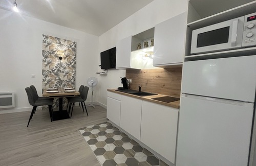 Tournon-sur-Rhone Apartment | Experience El Castillo with Breakfast & Family-Friendly Amenities