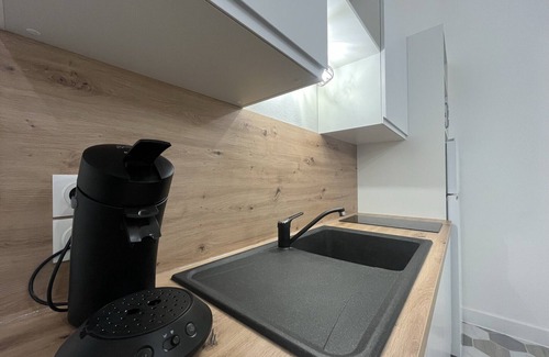 Tournon-sur-Rhone Apartment | Experience El Castillo with Breakfast & Family-Friendly Amenities