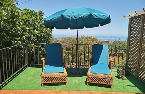 Icod de los Vinos Apartment | Discover El Cercado: Family-Friendly with Oceanfront Pool