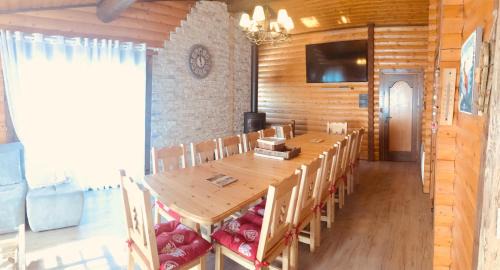 Bolquere Ski Chalet | Pet-Friendly Retreat at El Chalet du Père Castor - 8.8/10