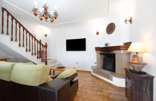 Chiclana de la Frontera Villa | El Chozo: 4-Star Excellence with Pool & Family-Friendly Fun