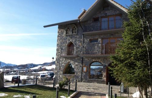 Larres Hotel | Discover El Churrón: Family-Friendly with Top Amenities