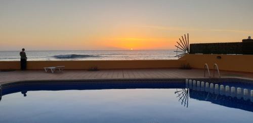 Playa de la Calera Apartment | Oceanfront Escape at El Cieno 2, App. 15B – Rated 8/10