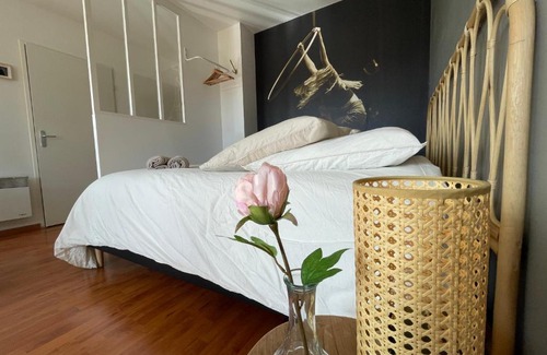 Chalons-en-Champagne Apartment | Family-Friendly Getaway at El Circo Foch - Rated 9.2/10