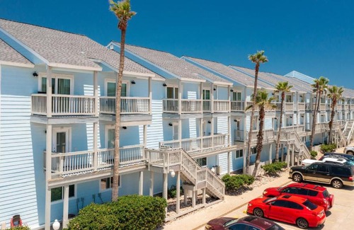 Corpus Christi House | El Constante 220: Oceanfront Escape with Pool & Hot Tub